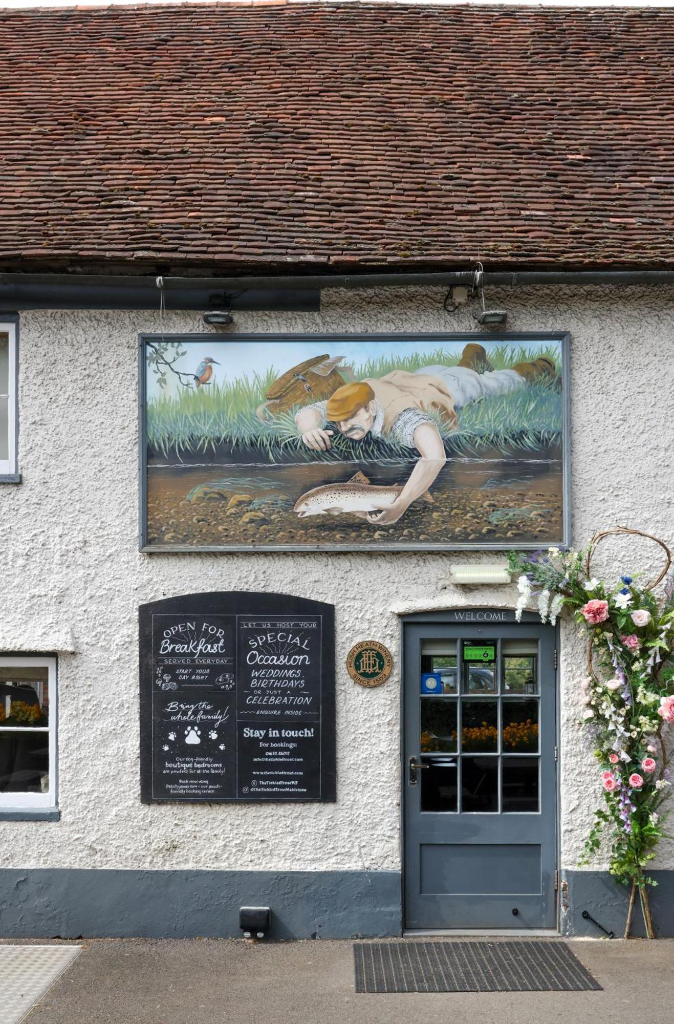 The Tickled Trout Hotel Maidstone Exterior photo